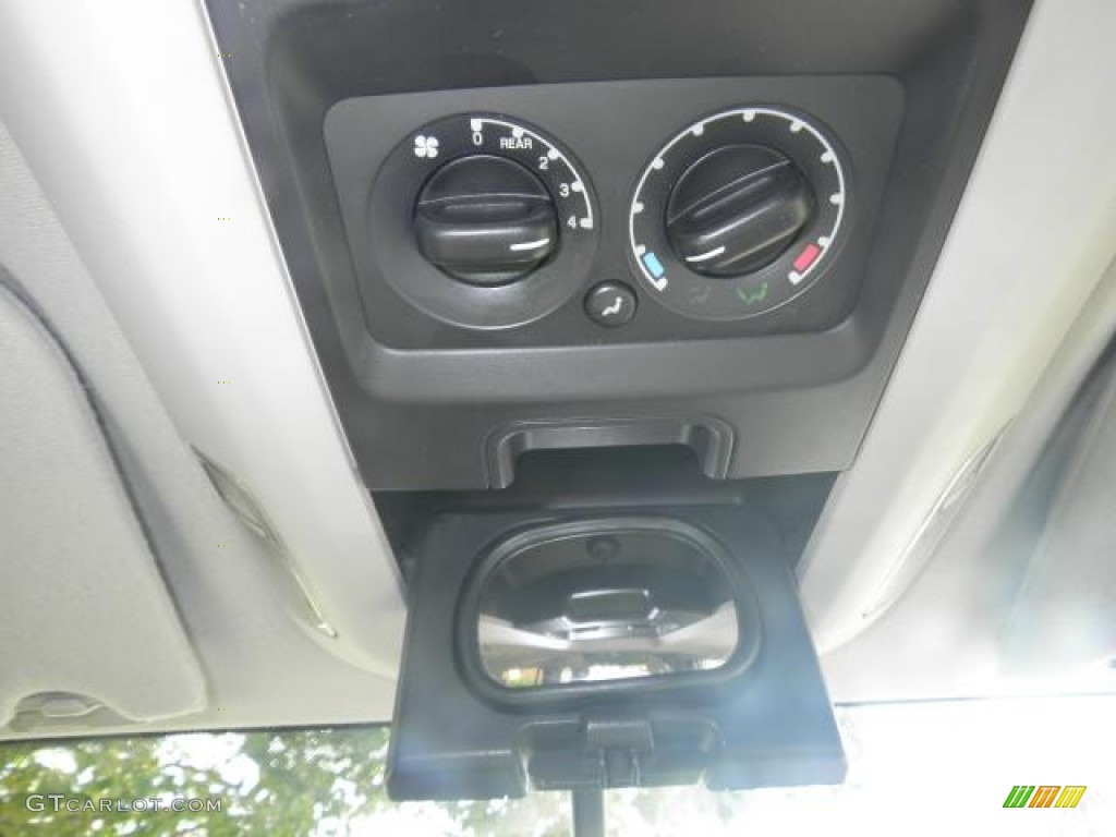 2003 Expedition XLT 4x4 - Laser Red Tinted Metallic / Flint Grey photo #26
