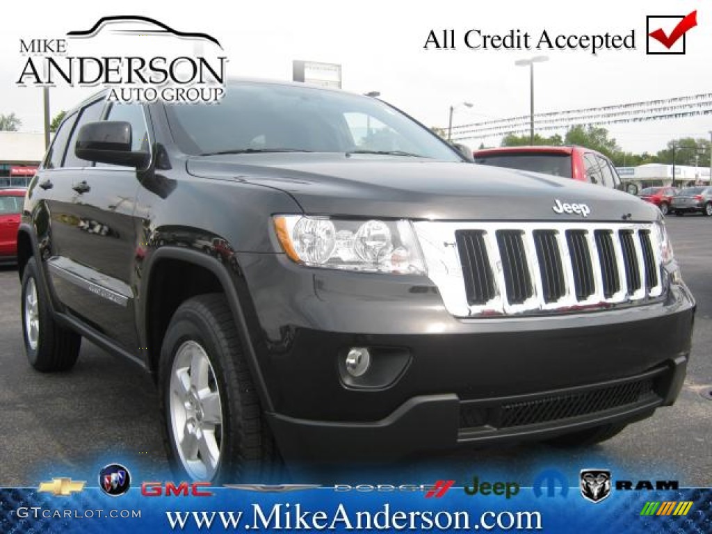 2013 Grand Cherokee Laredo 4x4 - Brilliant Black Crystal Pearl / Black photo #1