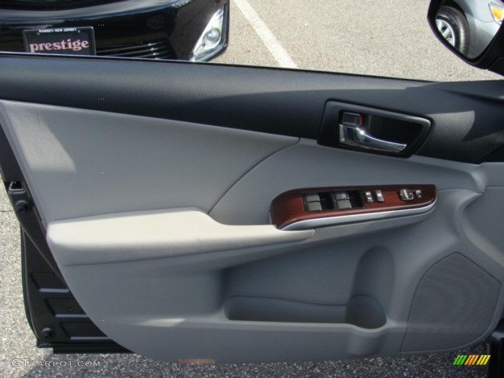 2012 Toyota Camry XLE V6 Ash Door Panel Photo #72254457