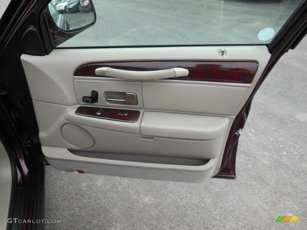 2007 Town Car Signature - Dark Cherry Metallic / Medium Light Stone photo #7