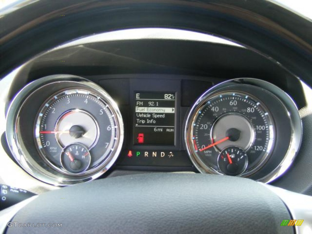 2013 Chrysler Town & Country Limited Gauges Photos
