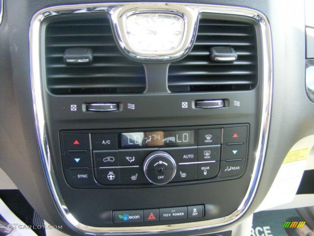2013 Chrysler Town & Country Limited Controls Photo #72256726