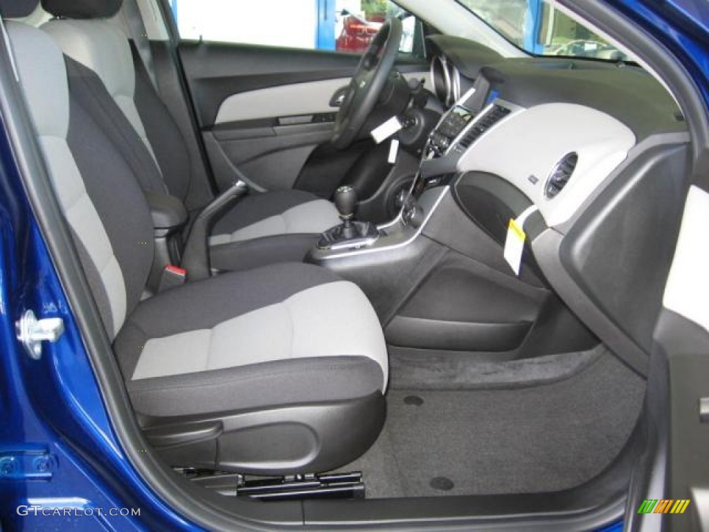 2013 Cruze LS - Blue Topaz Metallic / Jet Black/Medium Titanium photo #8