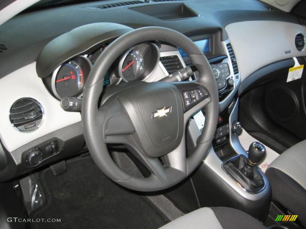 2013 Cruze LS - Blue Topaz Metallic / Jet Black/Medium Titanium photo #12