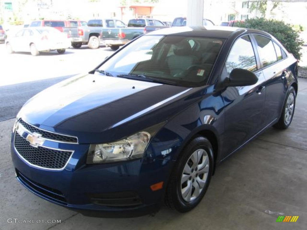 2013 Cruze LS - Blue Topaz Metallic / Jet Black/Medium Titanium photo #18