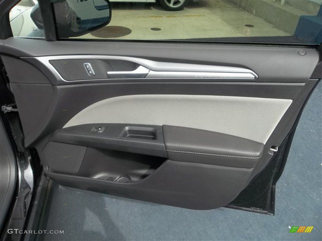 2013 Ford Fusion S Earth Gray Door Panel Photo #72260119