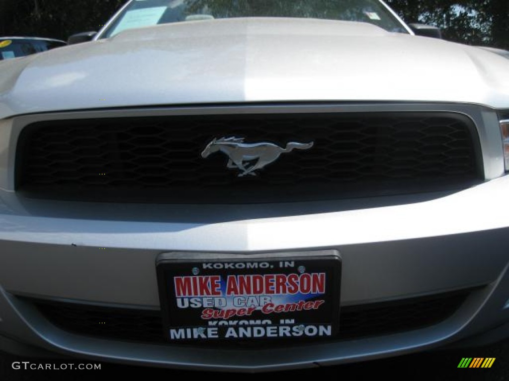 2011 Mustang V6 Premium Convertible - Ingot Silver Metallic / Stone photo #22