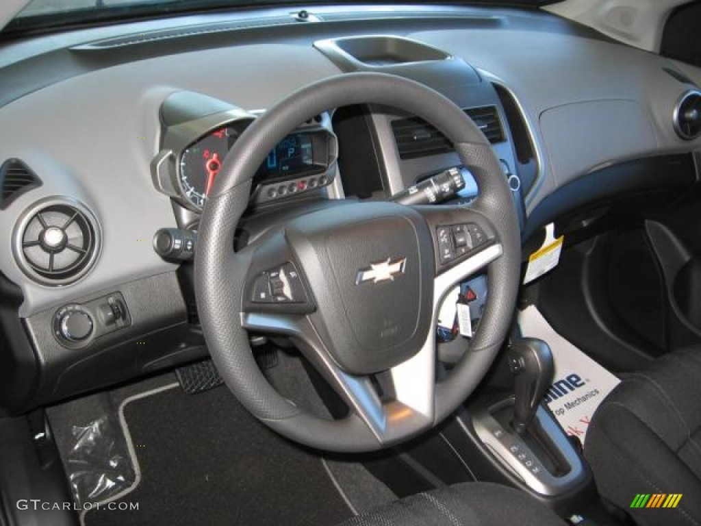 2013 Chevrolet Sonic LT Hatch Dark Pewter/Dark Titanium Dashboard Photo #72260589