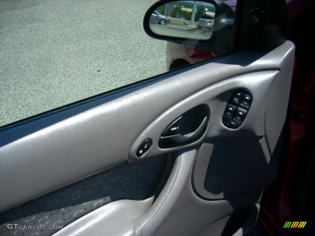 2003 Focus ZX5 Hatchback - Sangria Red Metallic / Medium Graphite photo #3