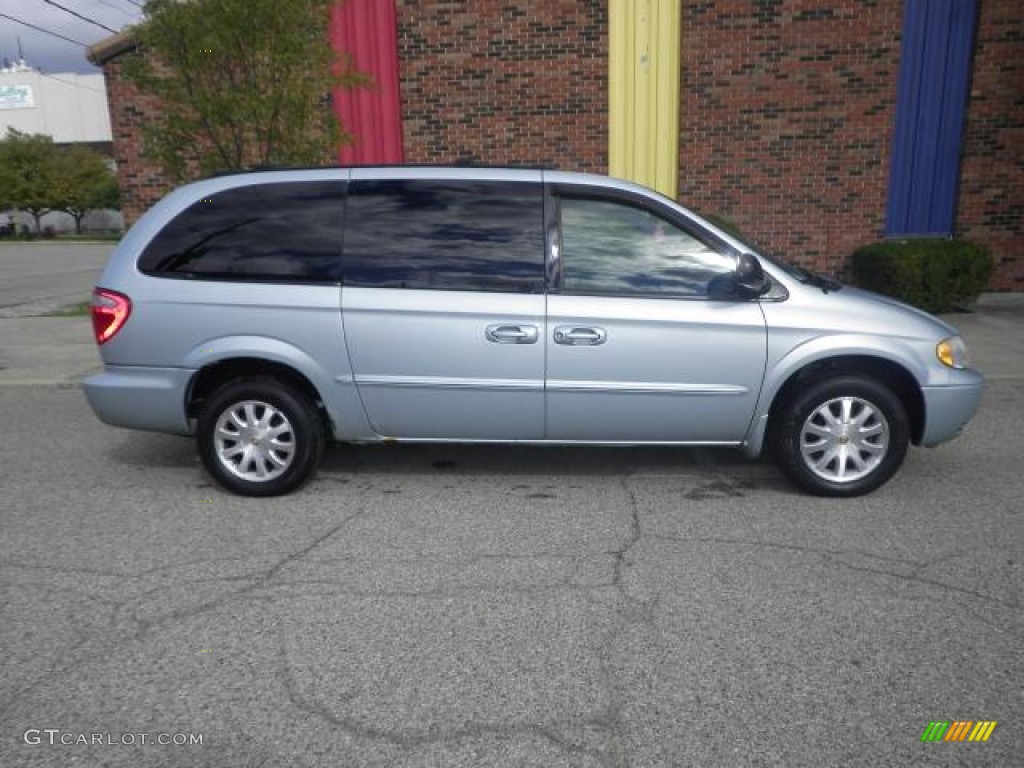Butane Blue Metallic 2002 Chrysler Town & Country LX Exterior Photo #72263590