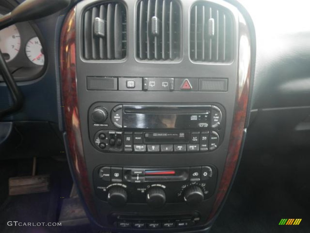 2002 Chrysler Town & Country LX Controls Photo #72263650