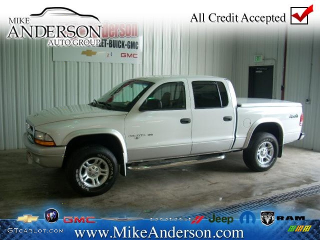 2002 Dakota SLT Quad Cab 4x4 - Bright White / Dark Slate Gray photo #1