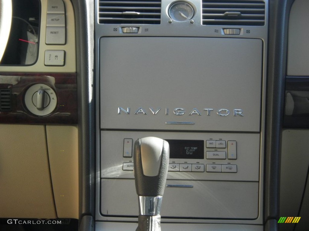2003 Navigator Luxury 4x4 - Oxford White / Light Parchment photo #9