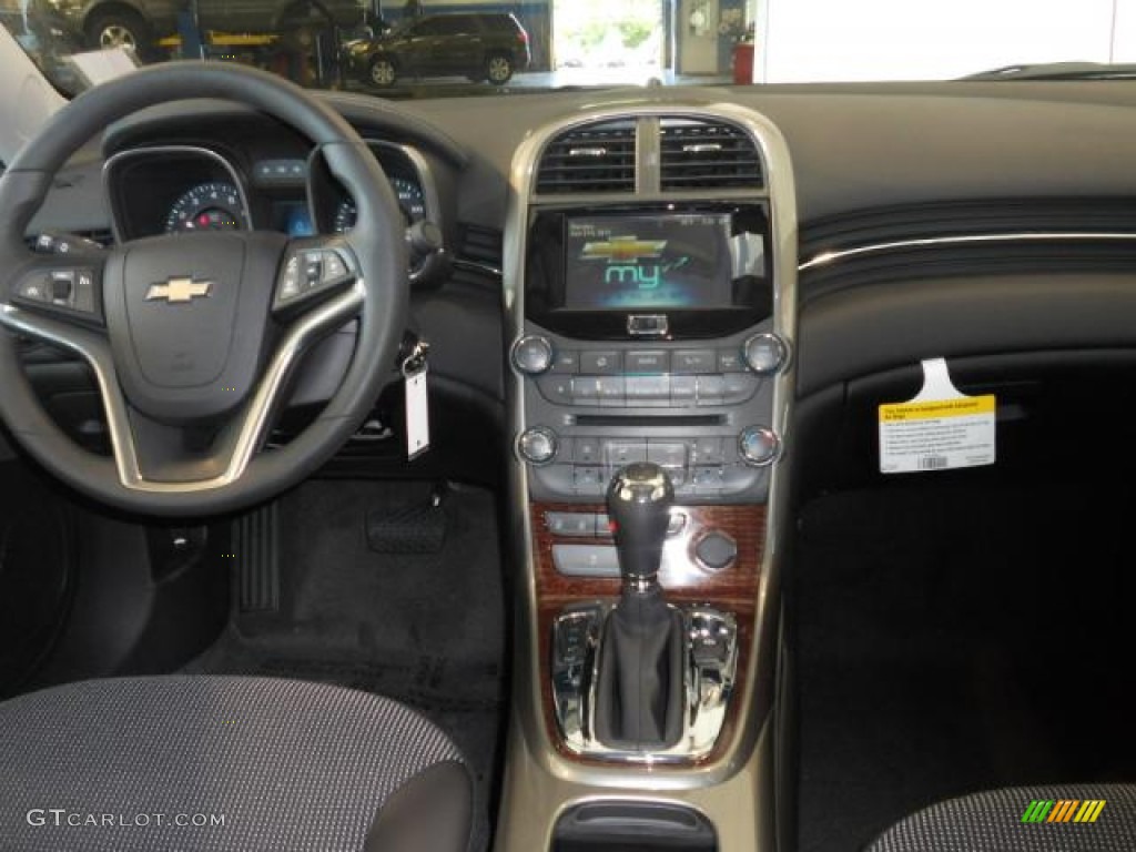 2013 Chevrolet Malibu LT Controls Photo #72275901