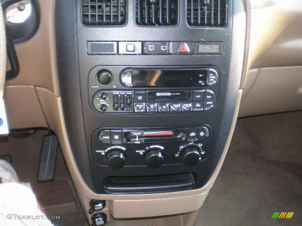 2001 Grand Caravan Sport - Champagne Pearl / Sandstone photo #16
