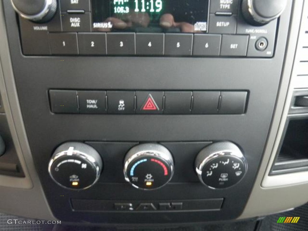 2012 Dodge Ram 1500 Express Crew Cab 4x4 Controls Photo #72291712
