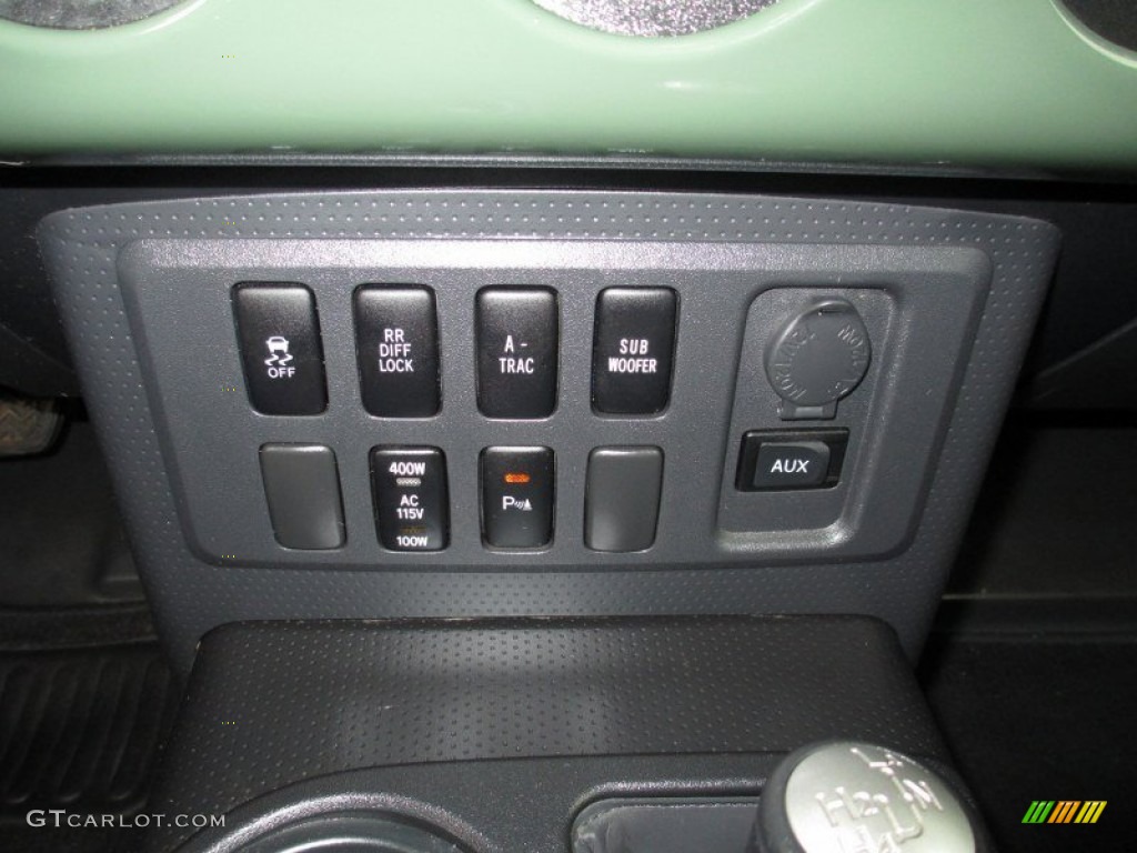 2010 Toyota FJ Cruiser 4WD Controls Photo #72295186
