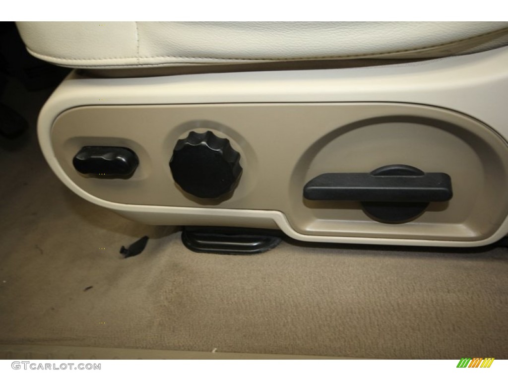 2004 F150 Lariat SuperCrew - Arizona Beige Metallic / Tan photo #17