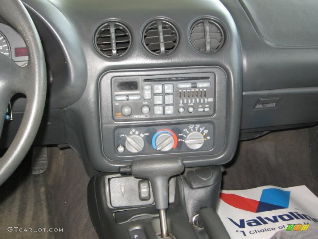 1998 Pontiac Firebird Coupe Controls Photo #72301571