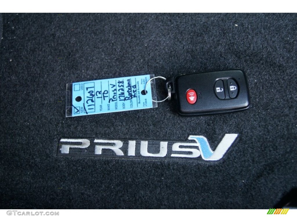 2012 Toyota Prius v Three Hybrid Keys Photo #72303534