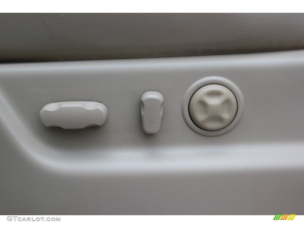 2007 Suburban 1500 LT - Black / Light Cashmere/Ebony photo #18