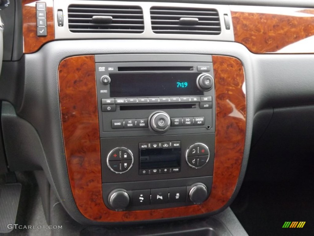 2013 Chevrolet Suburban LT Controls Photo #72309957