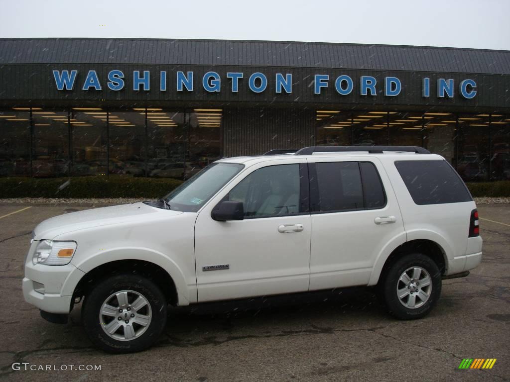 2008 Explorer XLT 4x4 - White Suede / Black/Camel photo #1