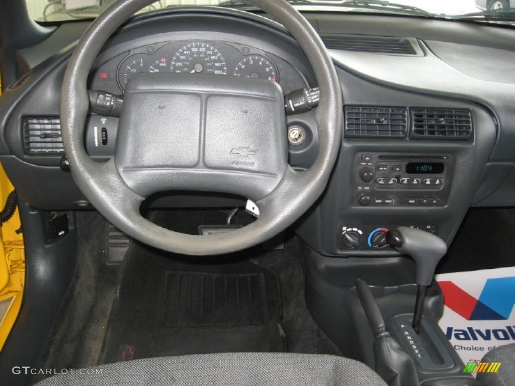 2002 Cavalier Coupe - Yellow / Graphite photo #14