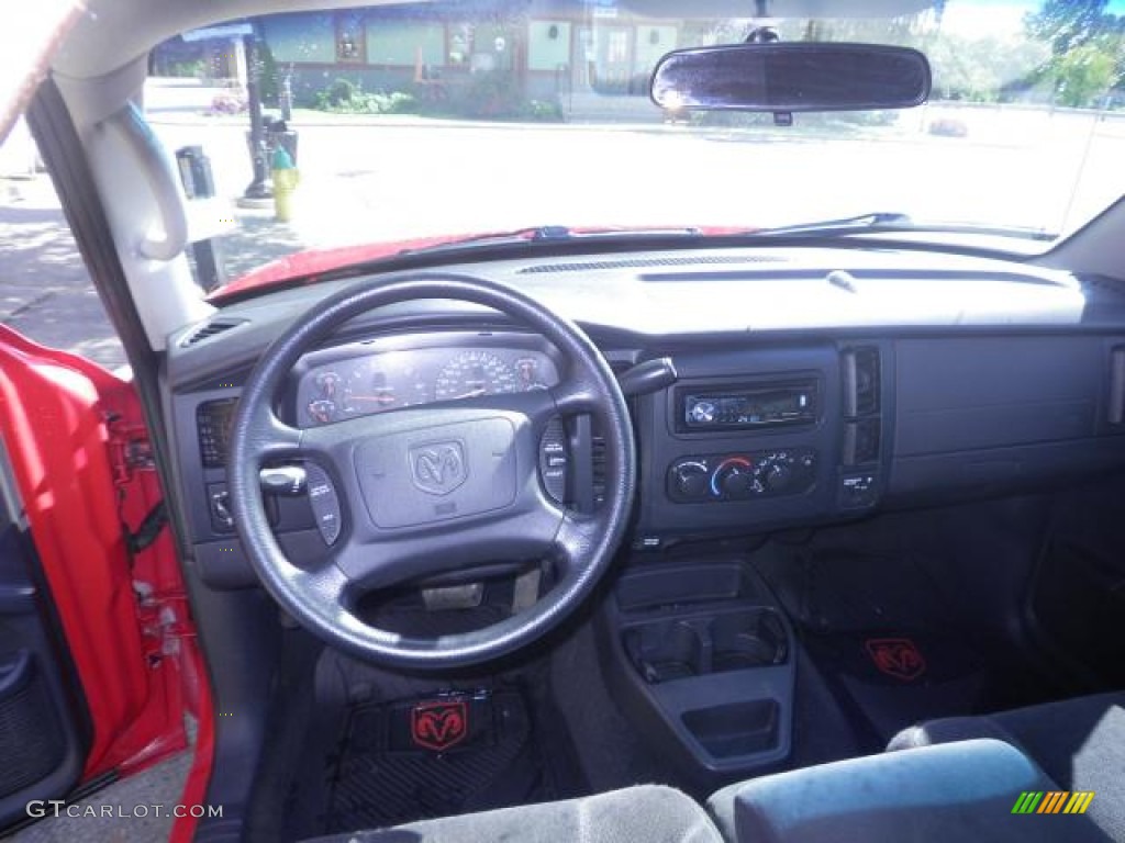 2004 Dakota Sport Club Cab 4x4 - Flame Red / Dark Slate Gray photo #6