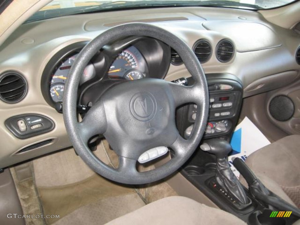 2005 Grand Am SE Sedan - Champagne Beige Metallic / Dark Taupe photo #12