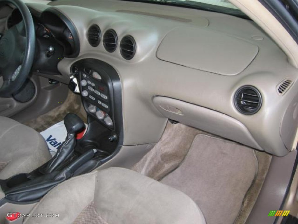 2005 Grand Am SE Sedan - Champagne Beige Metallic / Dark Taupe photo #13