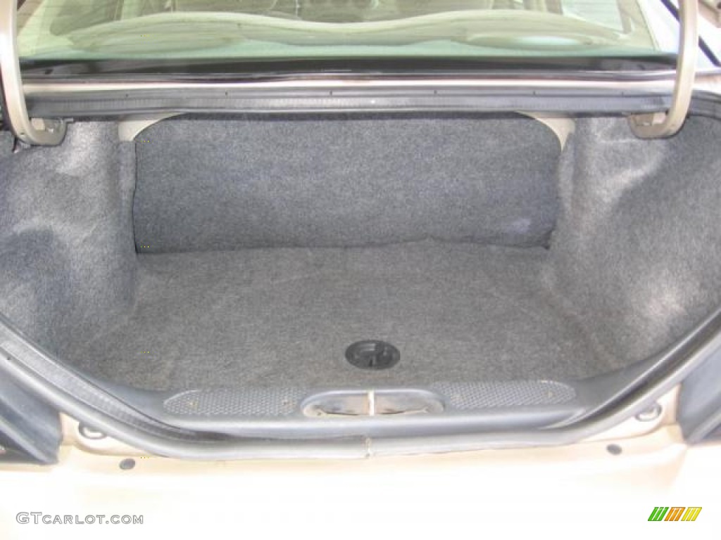 2005 Grand Am SE Sedan - Champagne Beige Metallic / Dark Taupe photo #16