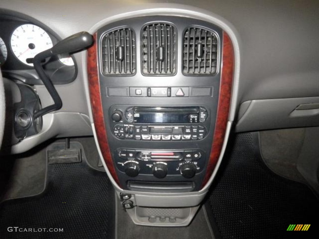 2003 Chrysler Town & Country EX Controls Photo #72314671