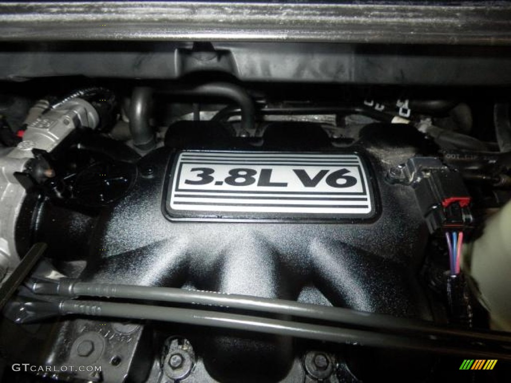2003 Chrysler Town & Country EX Engine Photos
