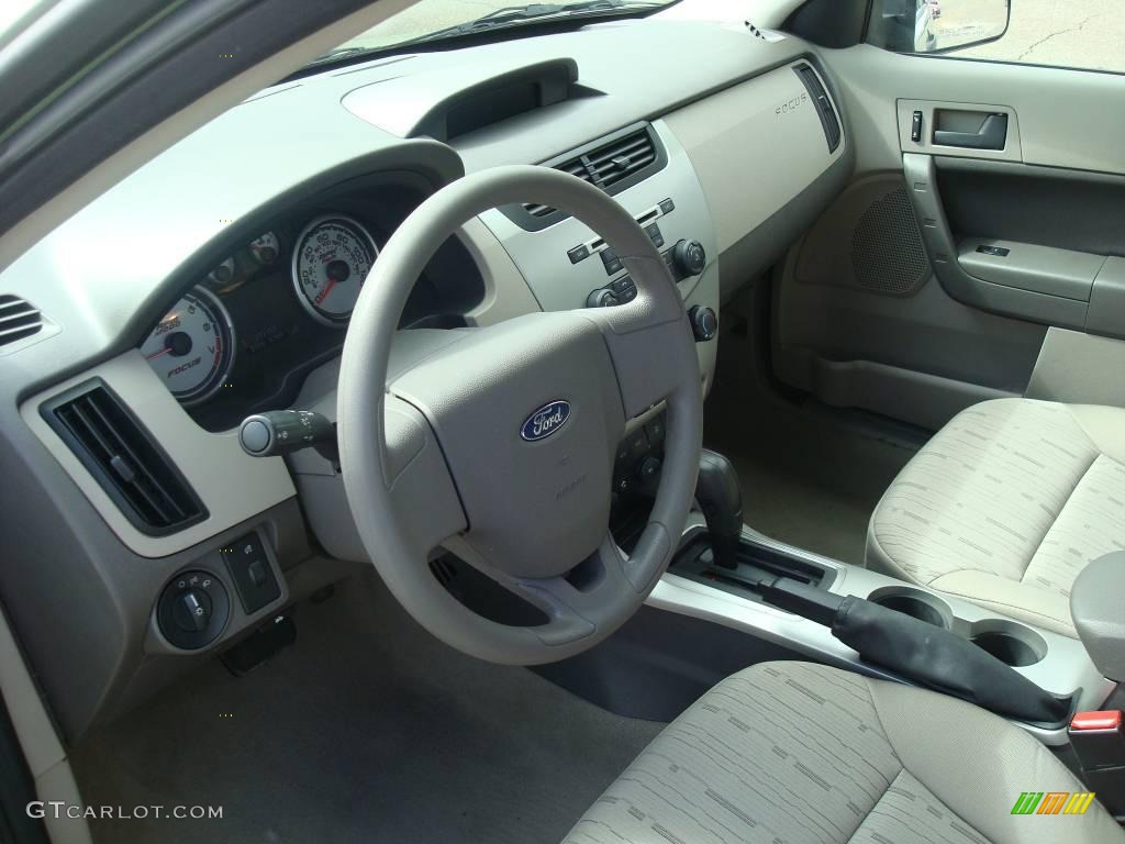 2008 Focus SE Sedan - Kiwi Green / Medium Stone photo #15