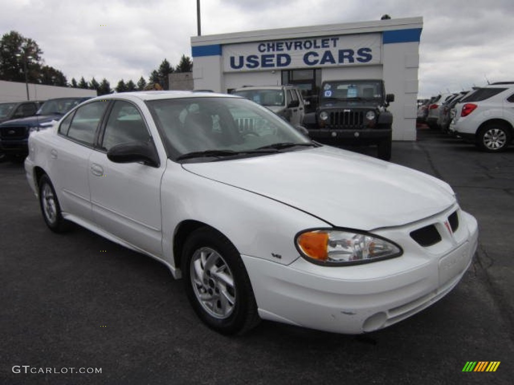 2005 Grand Am SE Sedan - Summit White / Dark Taupe photo #1