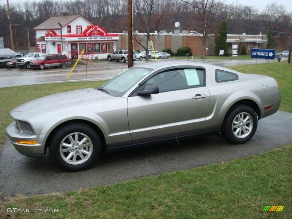 2008 Mustang V6 Deluxe Coupe - Vapor Silver Metallic / Dark Charcoal photo #1