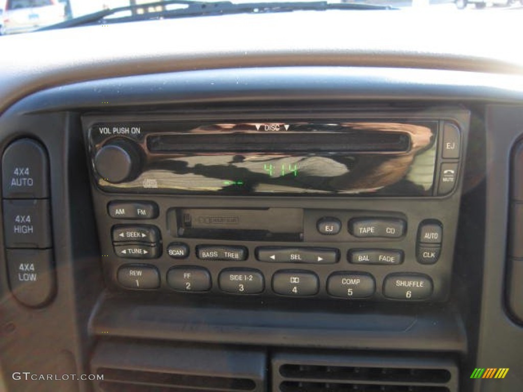 2002 Ford Explorer XLT 4x4 Audio System Photo #72320356