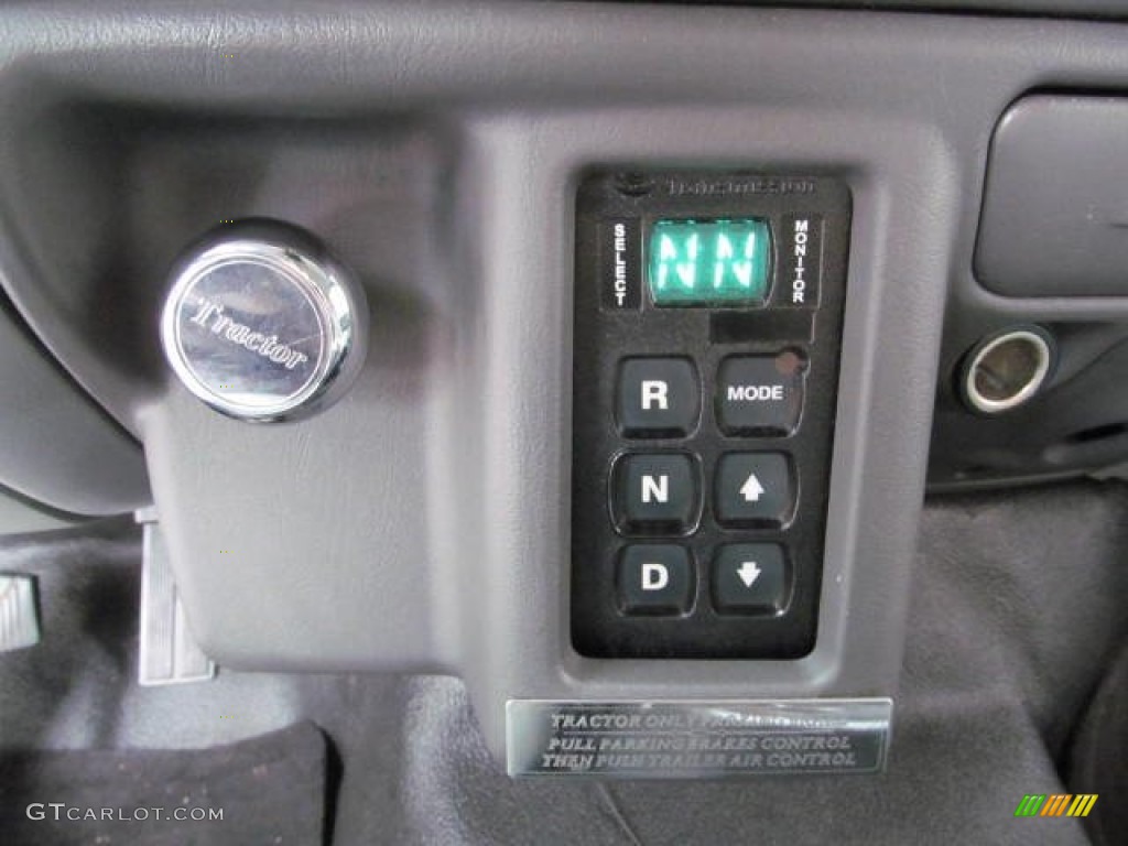 2008 Ford F650 Super Duty XLT Crew Cab Custom Passenger Controls Photo #72322252