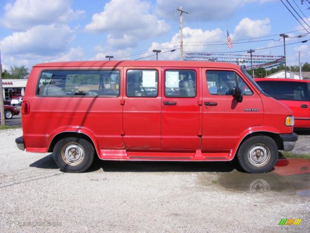 1994 Ram Van B250 Passenger Wagon - Colorado Red / Gray photo #4