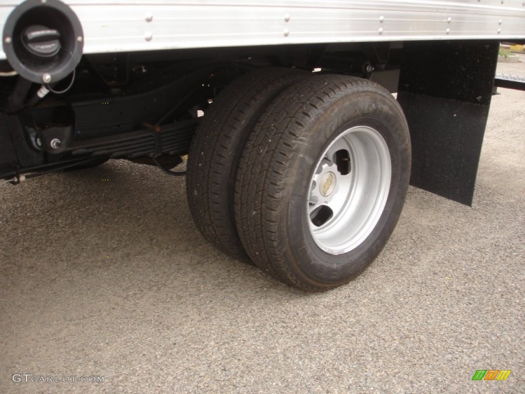 2013 Chevrolet Express Cutaway 3500 Moving Van Wheel Photo #72323570