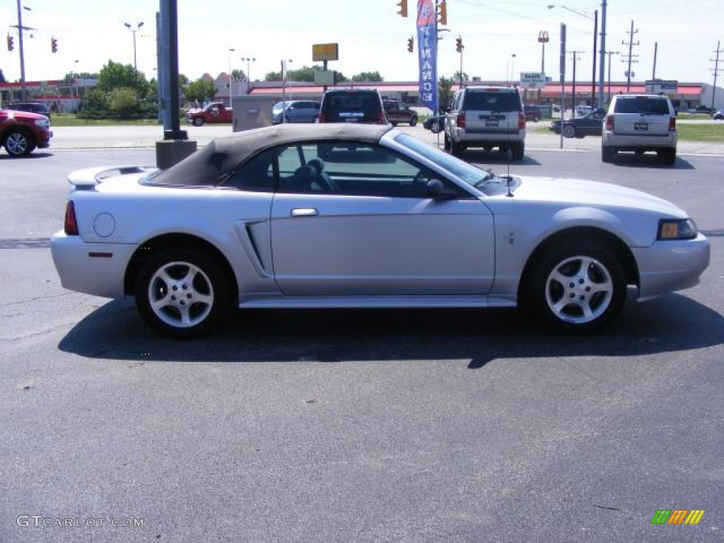 2001 Mustang V6 Convertible - Silver Metallic / Dark Charcoal photo #2
