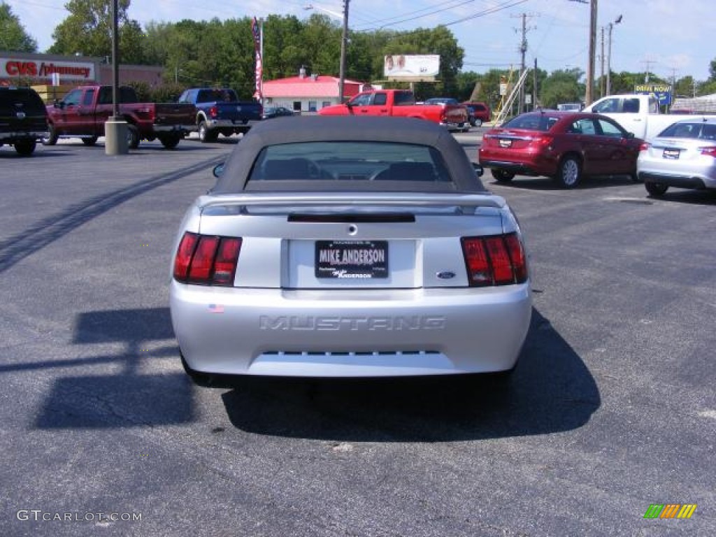 2001 Mustang V6 Convertible - Silver Metallic / Dark Charcoal photo #8