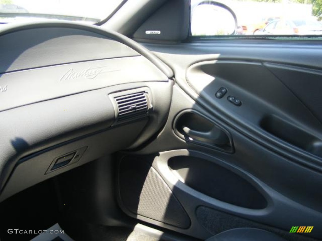 2001 Mustang V6 Convertible - Silver Metallic / Dark Charcoal photo #15