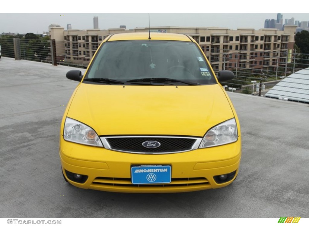 2007 Focus ZX5 SE Hatchback - Screaming Yellow / Charcoal/Light Flint photo #2