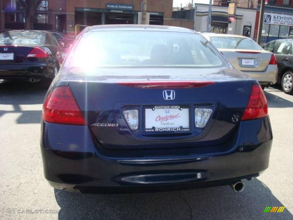2006 Accord SE Sedan - Royal Blue Pearl / Gray photo #3