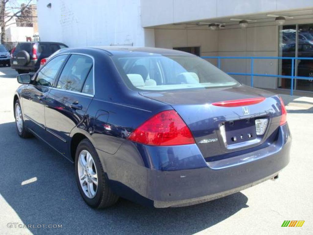 2006 Accord SE Sedan - Royal Blue Pearl / Gray photo #2