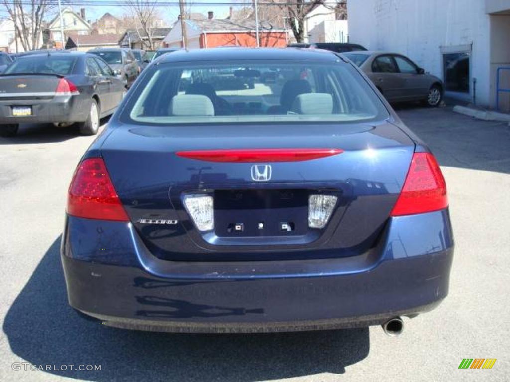 2006 Accord SE Sedan - Royal Blue Pearl / Gray photo #3