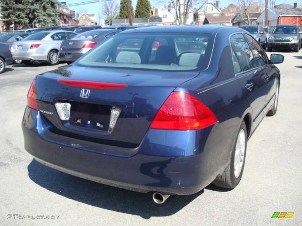 2006 Accord SE Sedan - Royal Blue Pearl / Gray photo #4