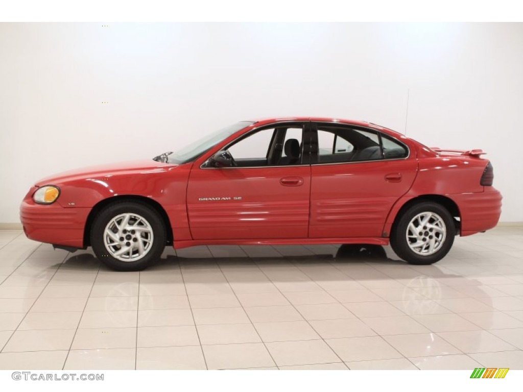 2002 Grand Am SE Sedan - Bright Red / Dark Pewter photo #4